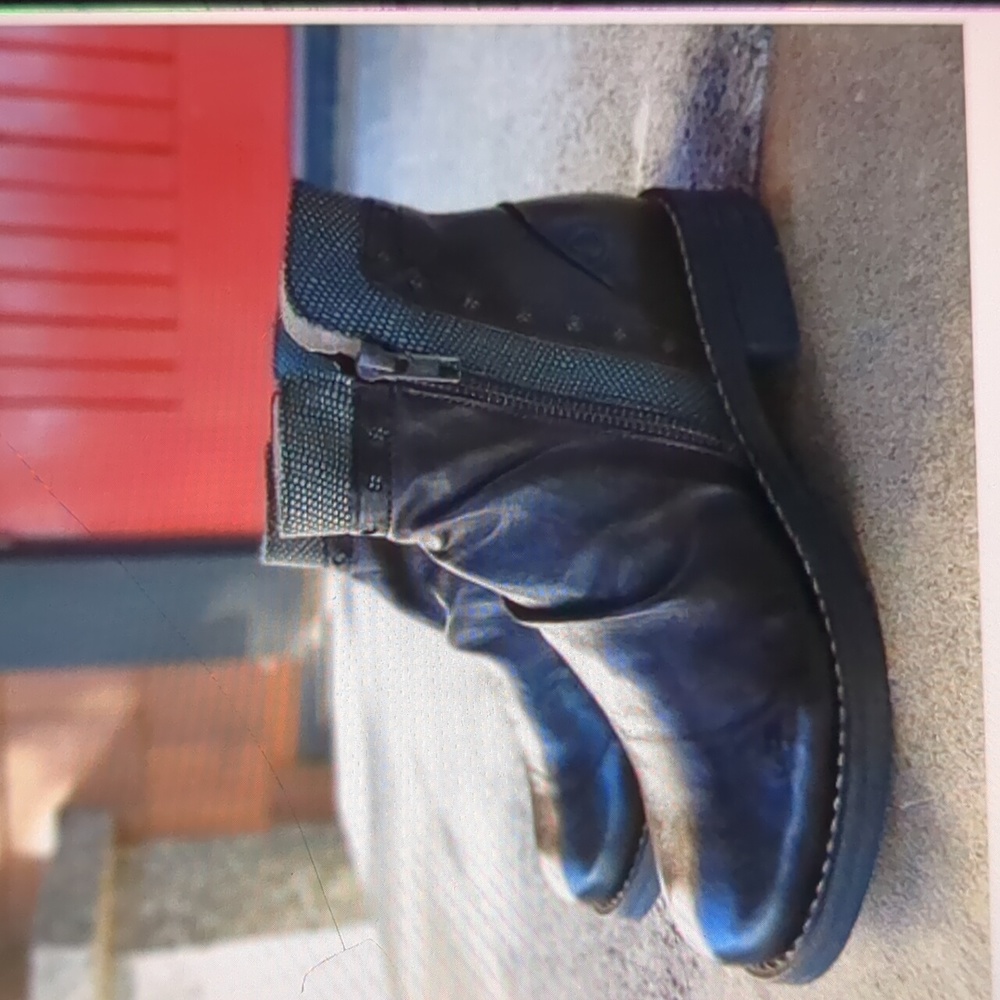 CASTA* Ronda ankle bootie side zip black leather w accent detail size 40